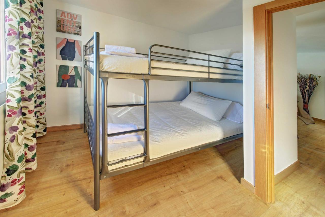 Apartament Pau Casals, 2 Min Walk From The Sea & Sea View يوريت دي مار المظهر الخارجي الصورة