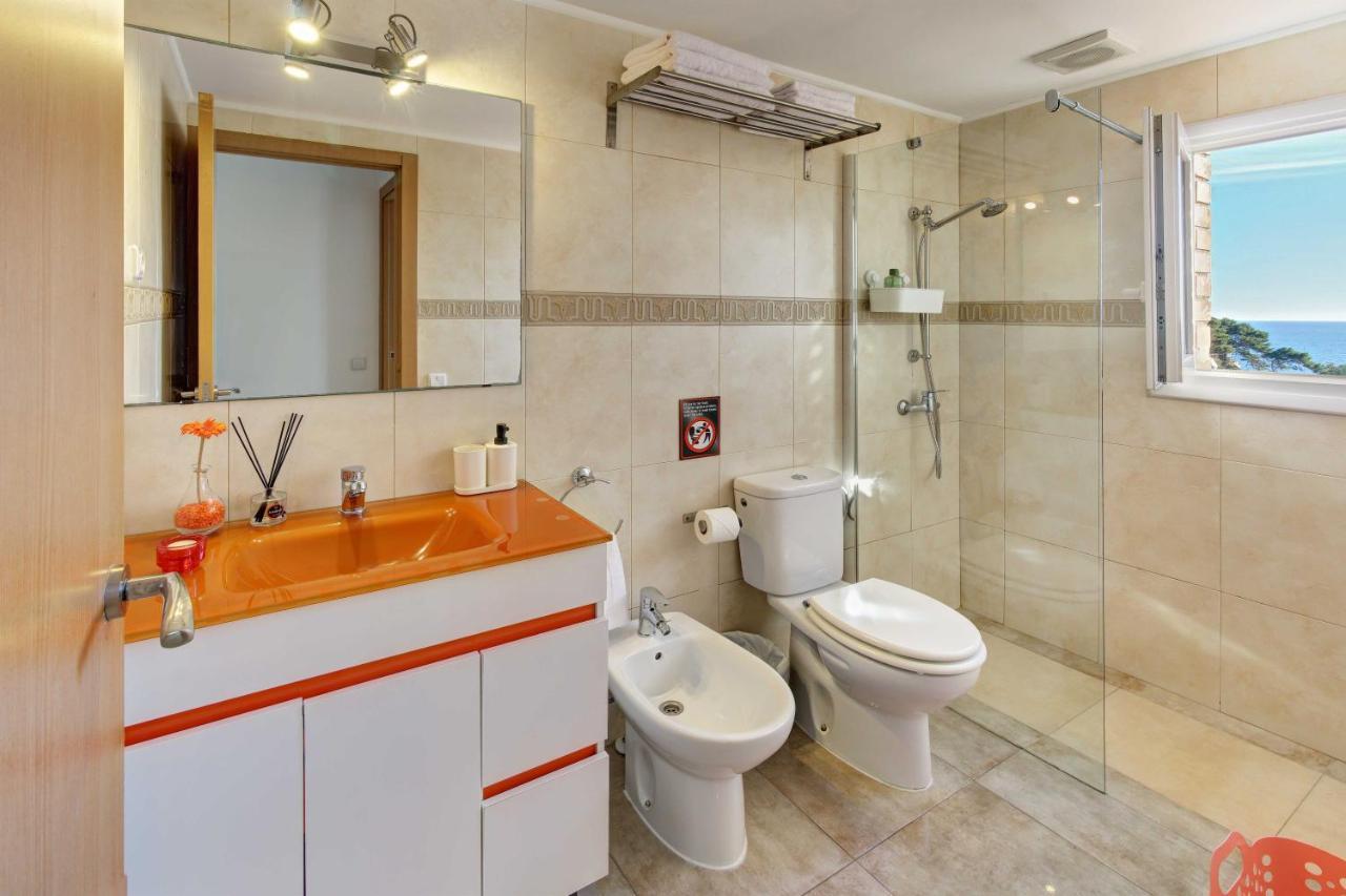 Apartament Pau Casals, 2 Min Walk From The Sea & Sea View يوريت دي مار المظهر الخارجي الصورة