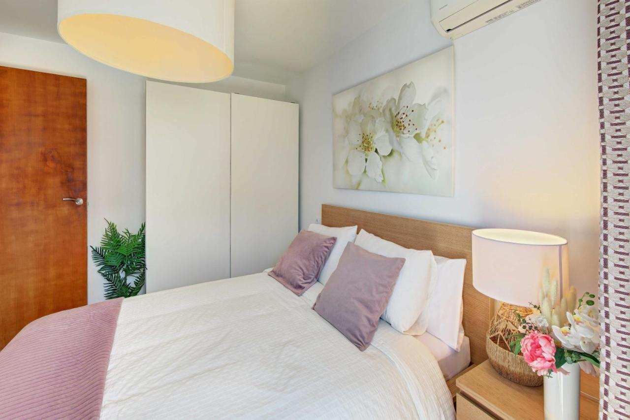 Apartament Pau Casals, 2 Min Walk From The Sea & Sea View يوريت دي مار المظهر الخارجي الصورة